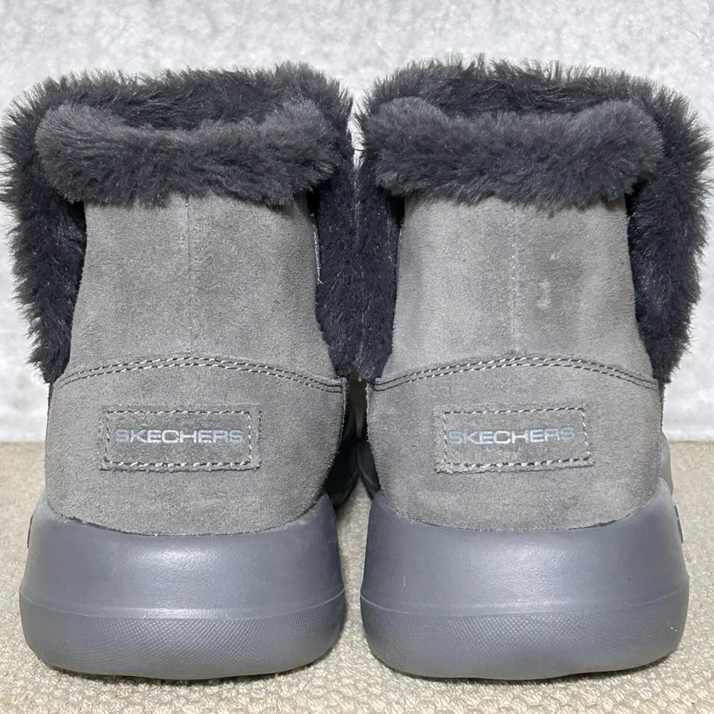 Skechers Womens Grey Suede On the Go Joy Bundle Up Faux Fur Slip On Boots SZ 9.5
